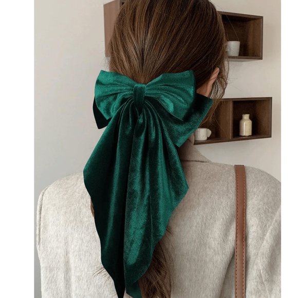 Luxe Green Velvet Bow Hair Clip - Picture 2 of 4